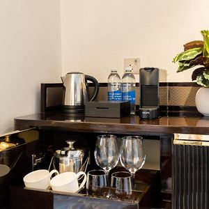 Deluxe Corner King Room